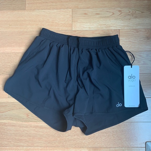 BNWT Alo Yoga: Black Stride Shorts - Black XXS - Picture 2 of 7